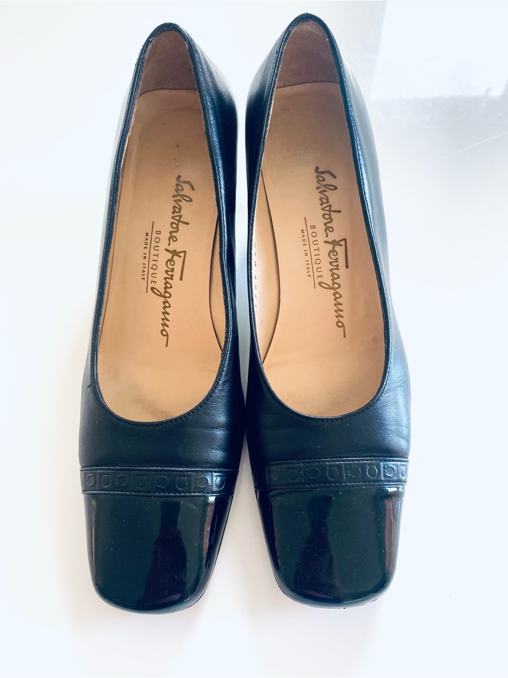 Vintage 1990s Salvatore Ferragamo Boutique Black Leather Cap Toe Pumps